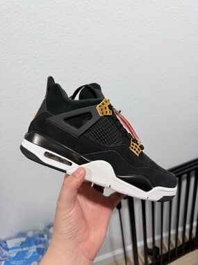 Jordan retro 4 royalty